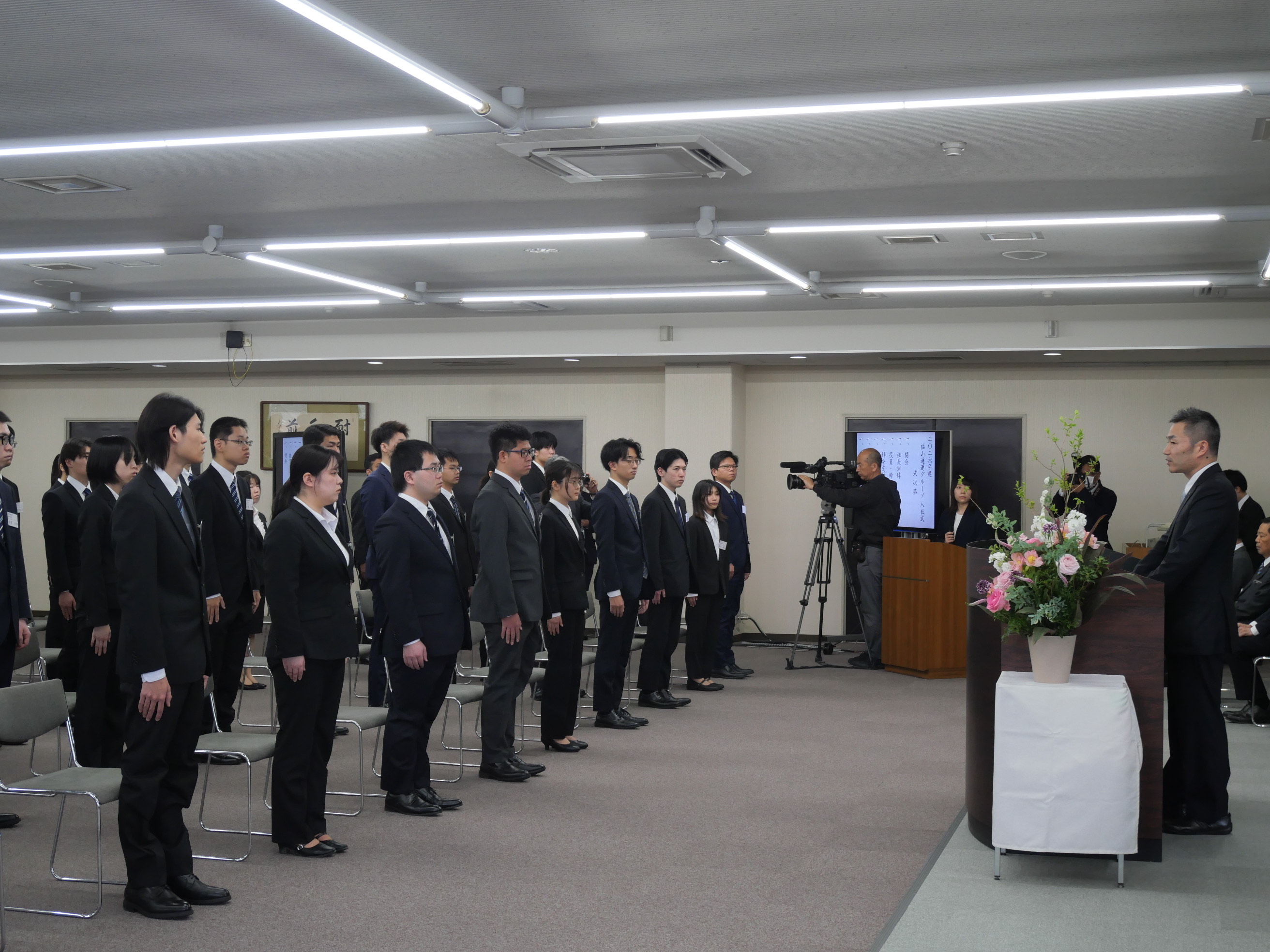 新入社員に激励の言葉を贈る熊野社長（福山通運）
