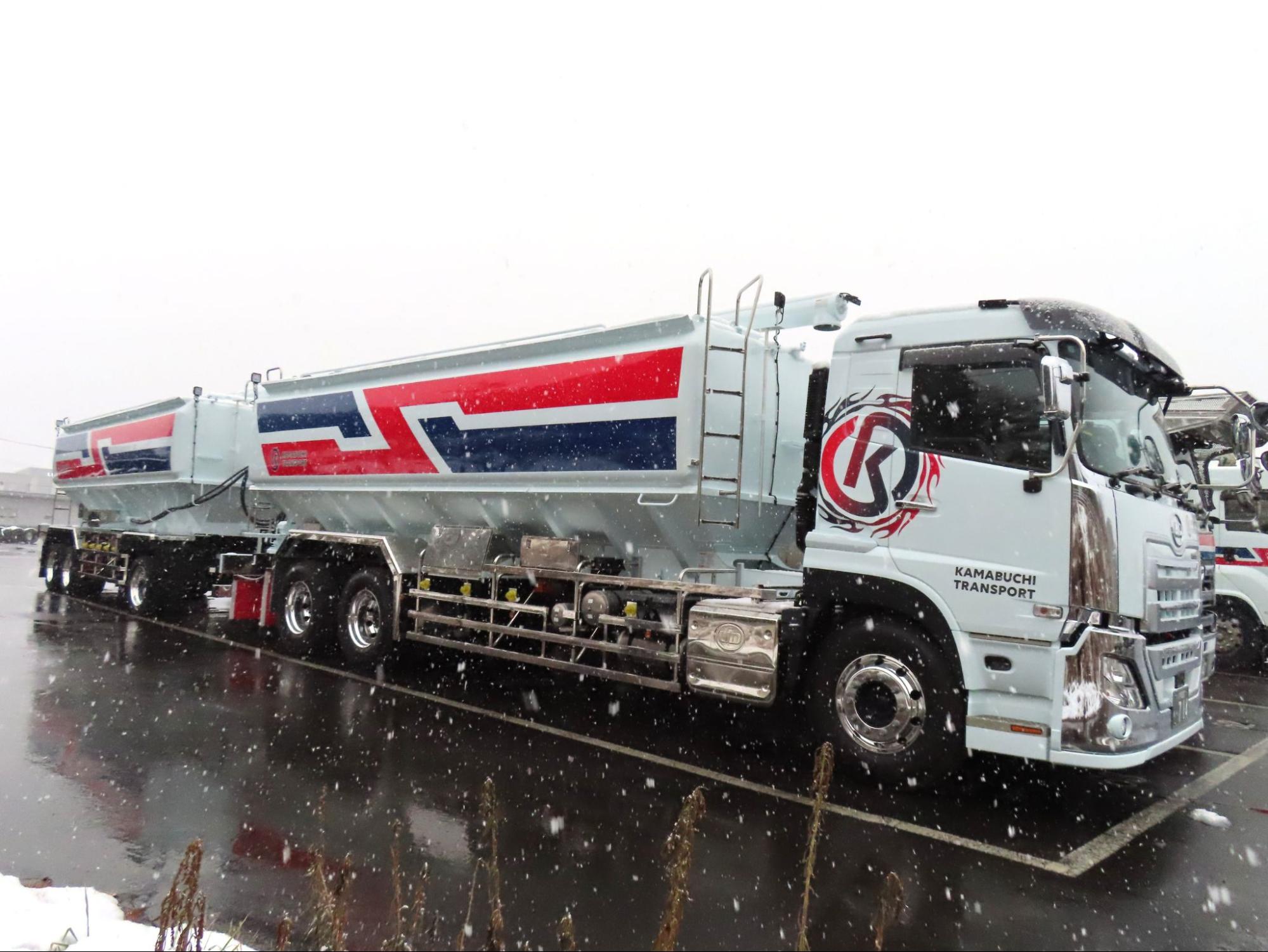 釜渕運送は一部の荷主から空車回送費を含めた往復分の運賃の徴収を実現（釜渕運送のバルク車）