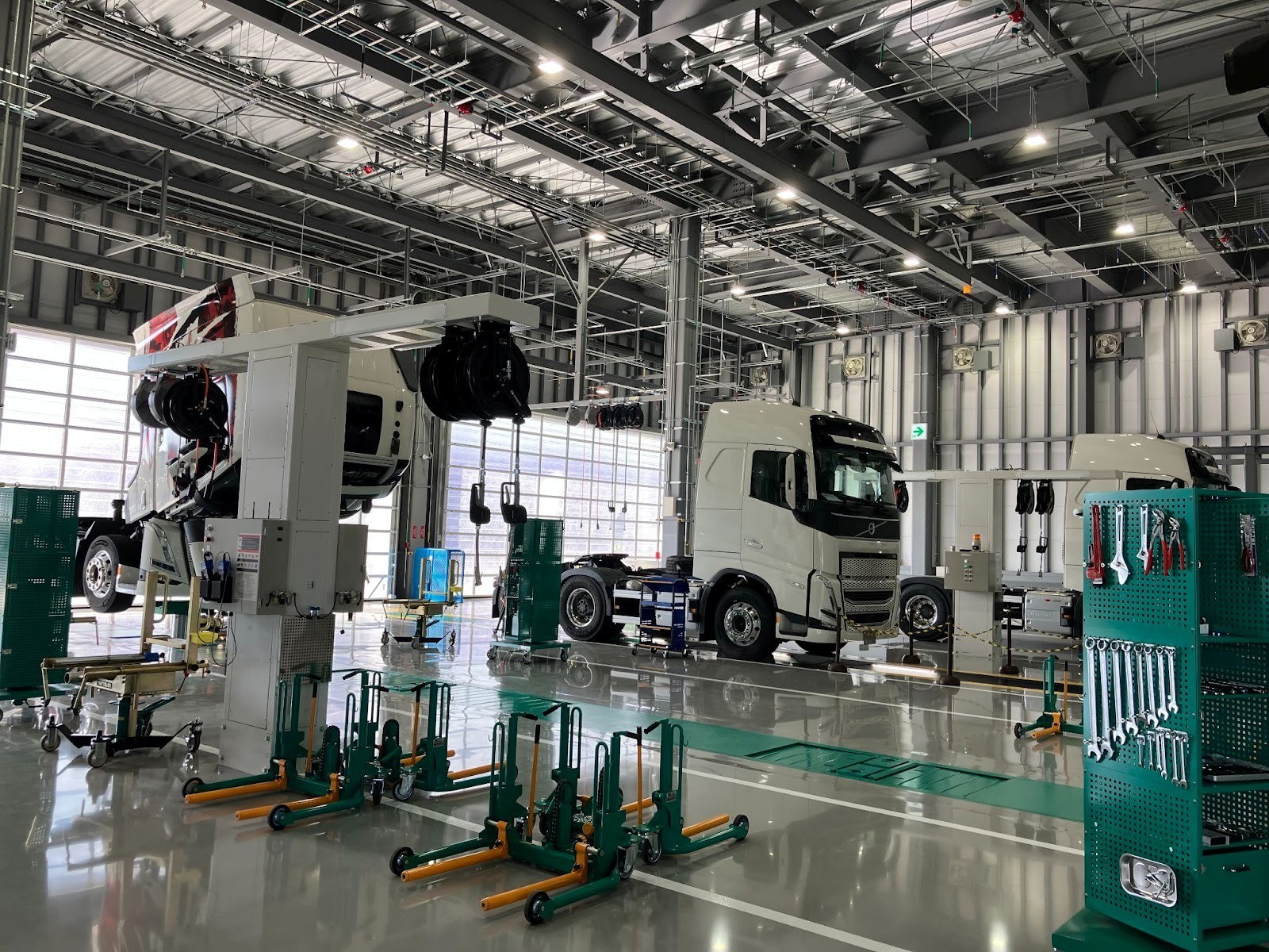 東京自動車興業 日本初のボルボ専用工場