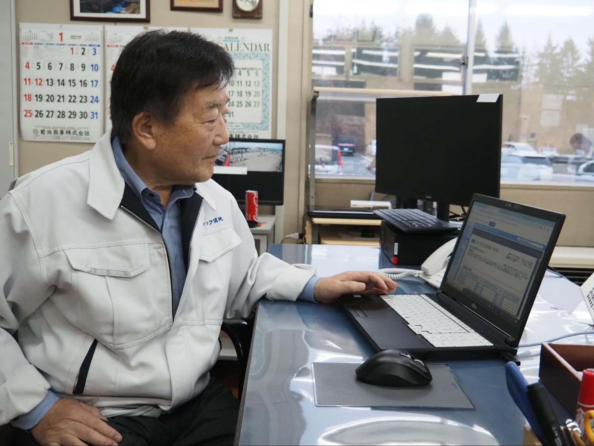 システムを利用して情報を配信する岩田専務