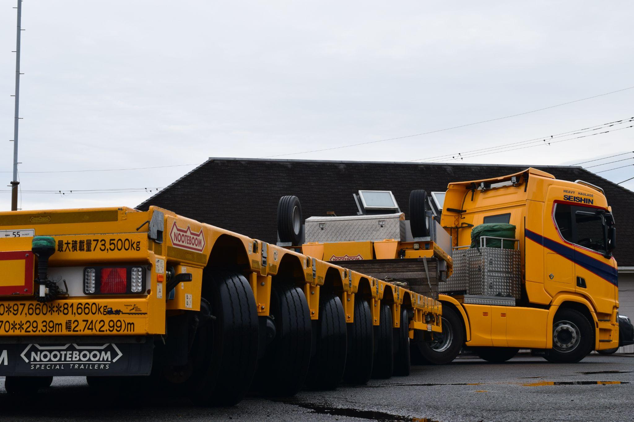アクスルは12輪が独立しており、最大操舵角は60度