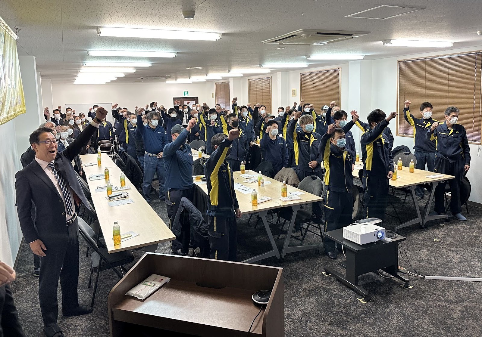 「事故ゼロでいこう」と全員でシュプレヒコール