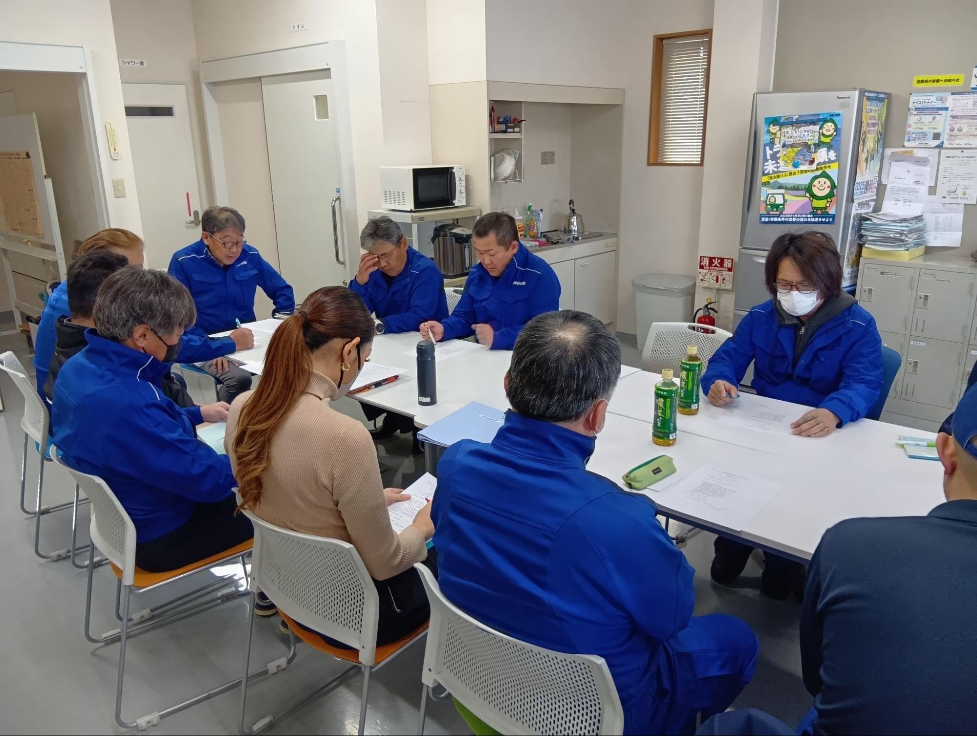 班長会議で職場つみたてNISAについて説明