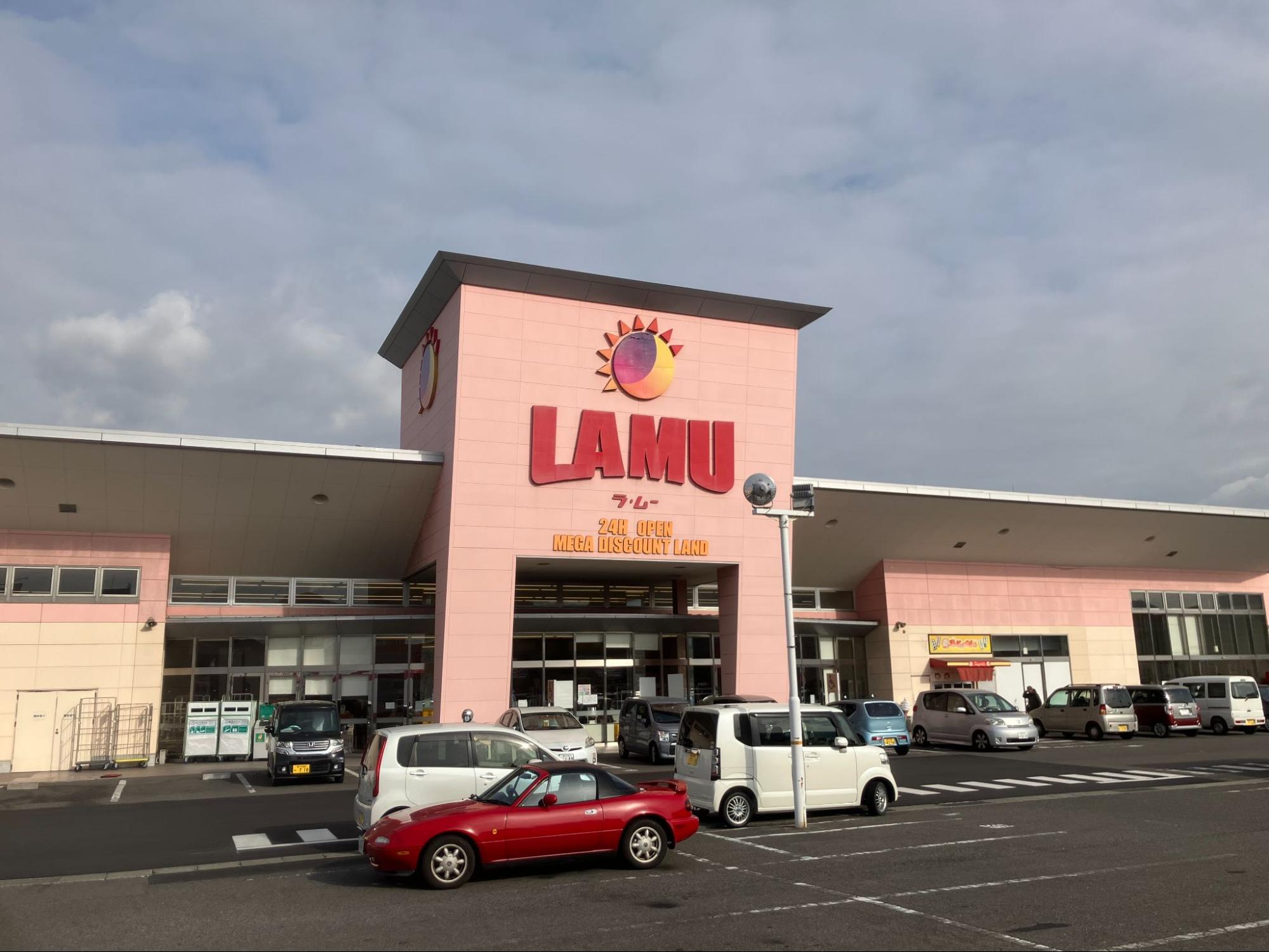 「着実に改善を重ねていきたい」と前向きな姿勢を示す（ラ・ムー坂出店、香川県坂出市）