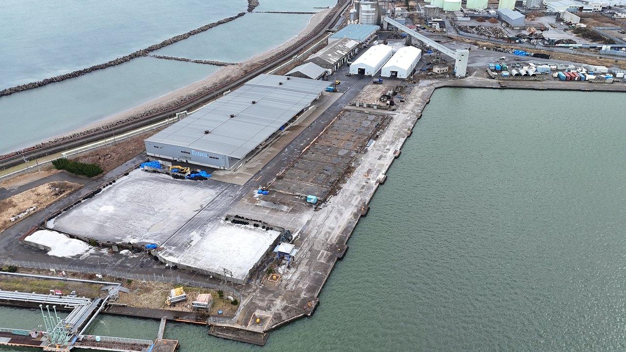 危険物貯蔵所としての設備要件を満たす臨港ふ頭で40基ほどを保管する見込み