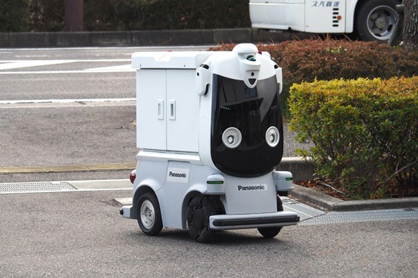 歩道を6㌔程度の速度で走行