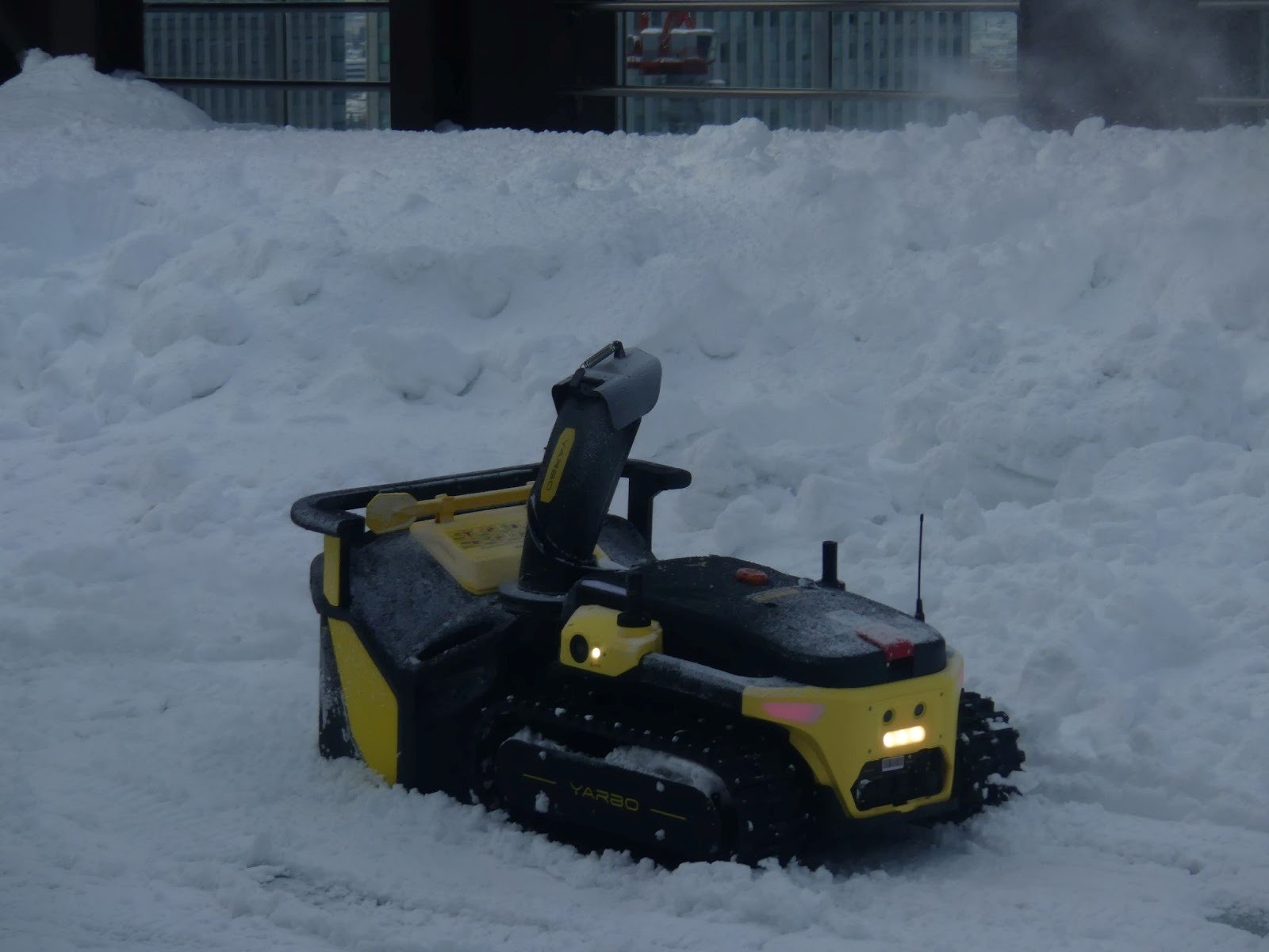DFAロボティクス、札幌で自動除雪ロボ実証 エリア・時間帯設定 | 物流