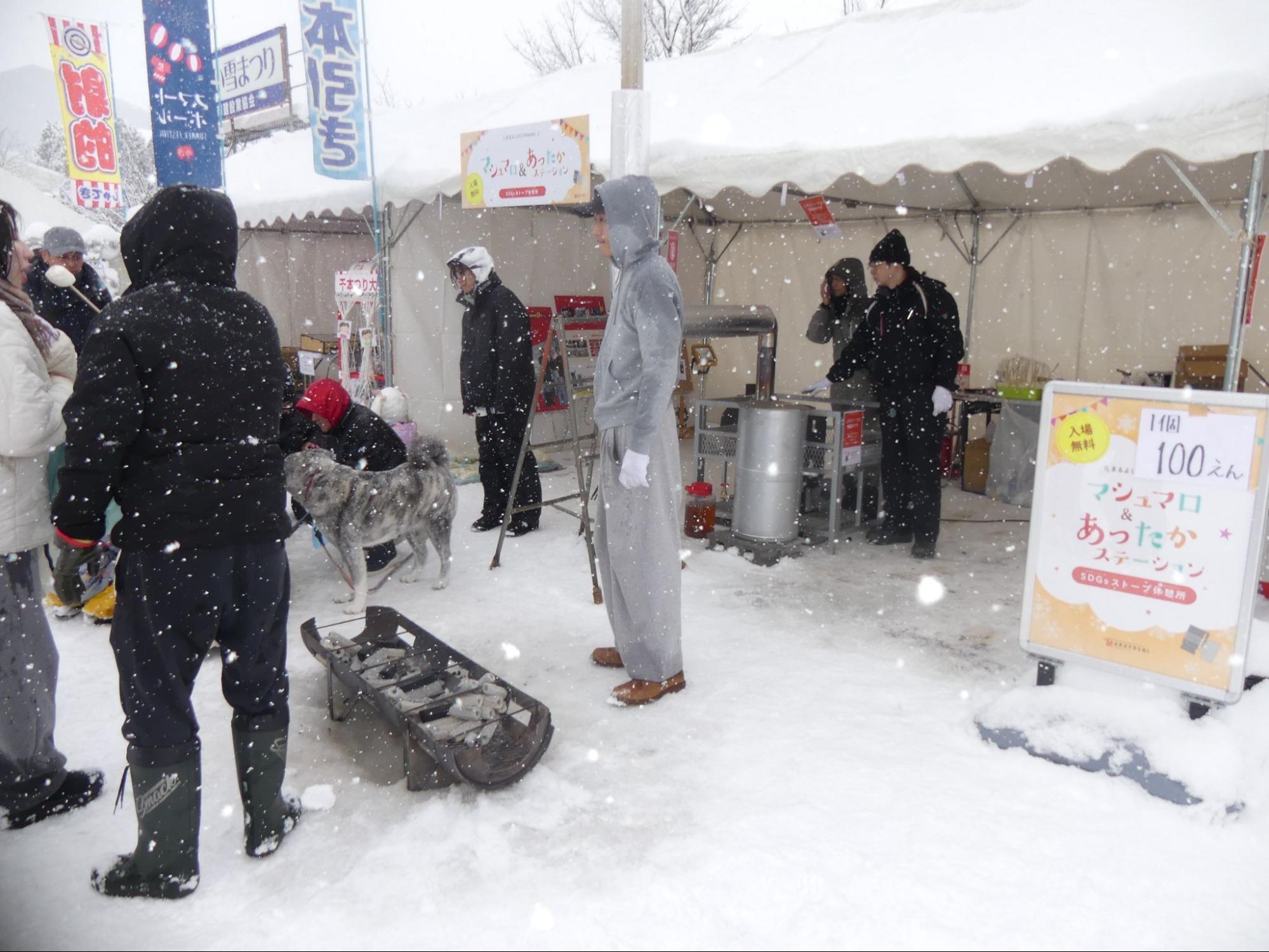 提供された使用済みの食用油でストーブを稼働