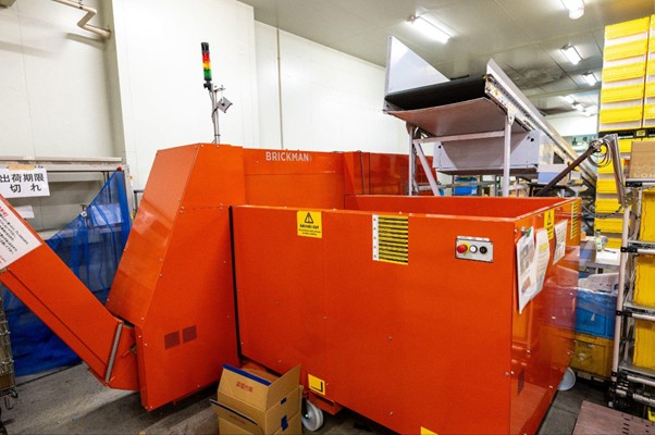 段ボール廃棄作業の省力化、省人化に貢献する