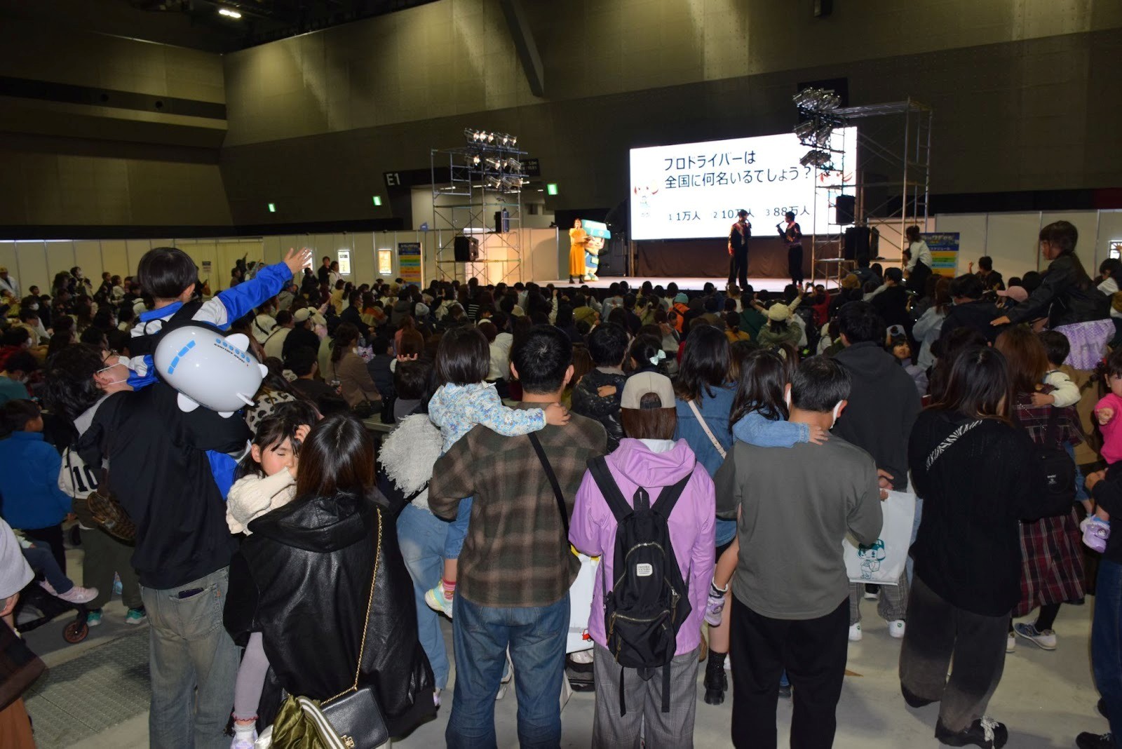 青年部会が進行したトラッククイズが大盛況