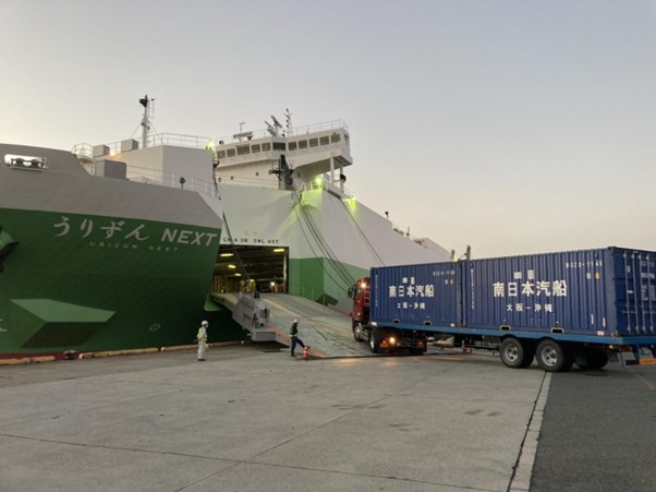 RORO船「うりずんNEXT」の上り運航で木曜日に寄港
