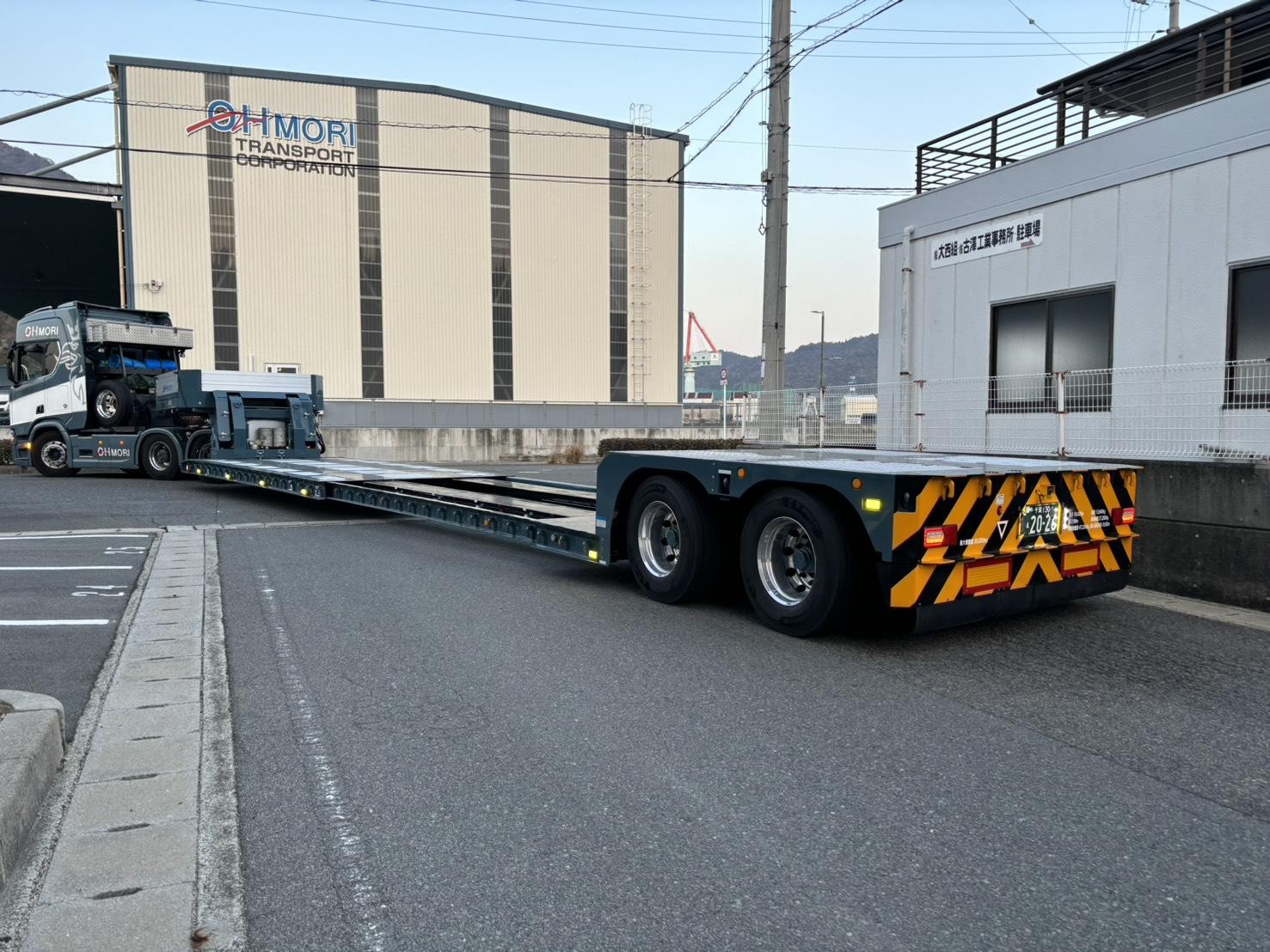 2軸8輪でかじ切り機能を持つ