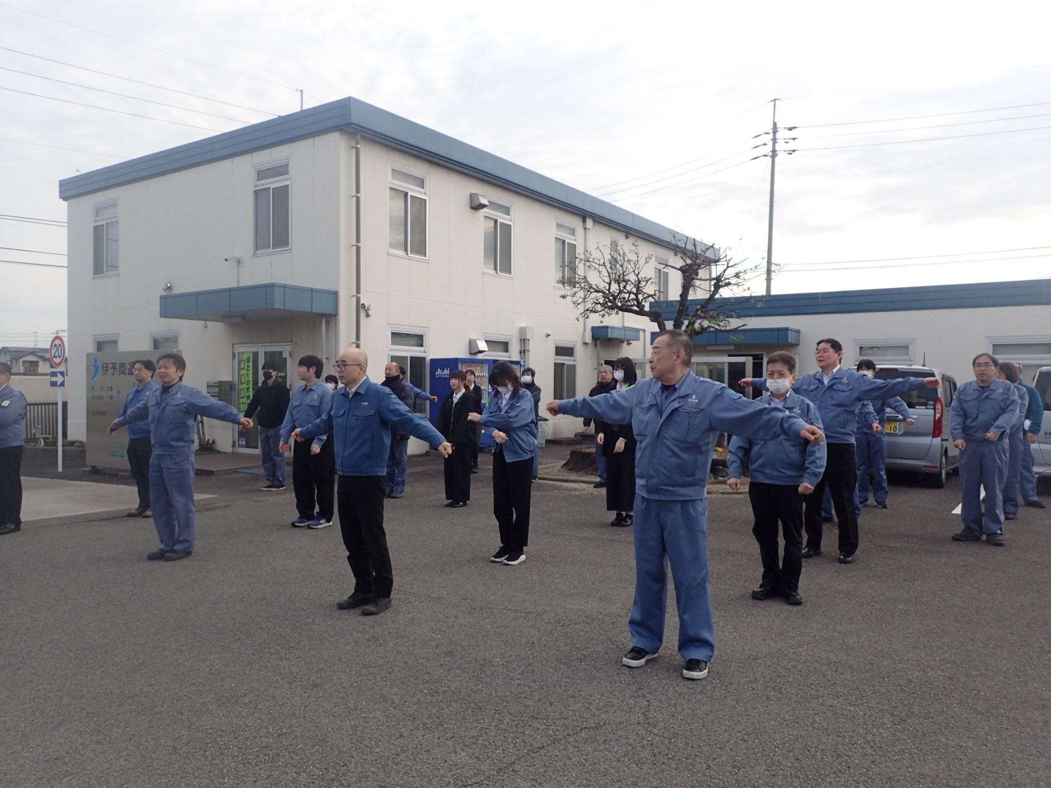 慣例となっている毎朝のラジオ体操