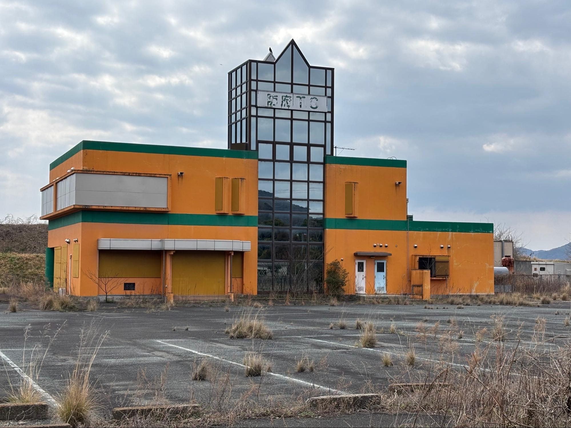 廃墟となっている防府TS