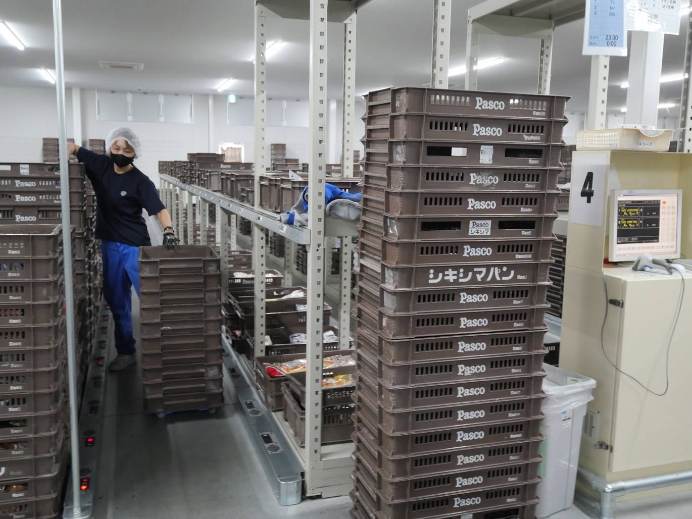 ピッキング対象の商品と数量をランプと数値で反映