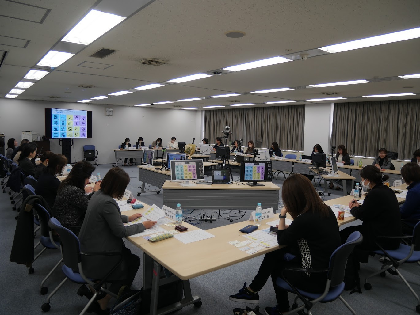 活発に意見を交換し、課題や改善点などを共有