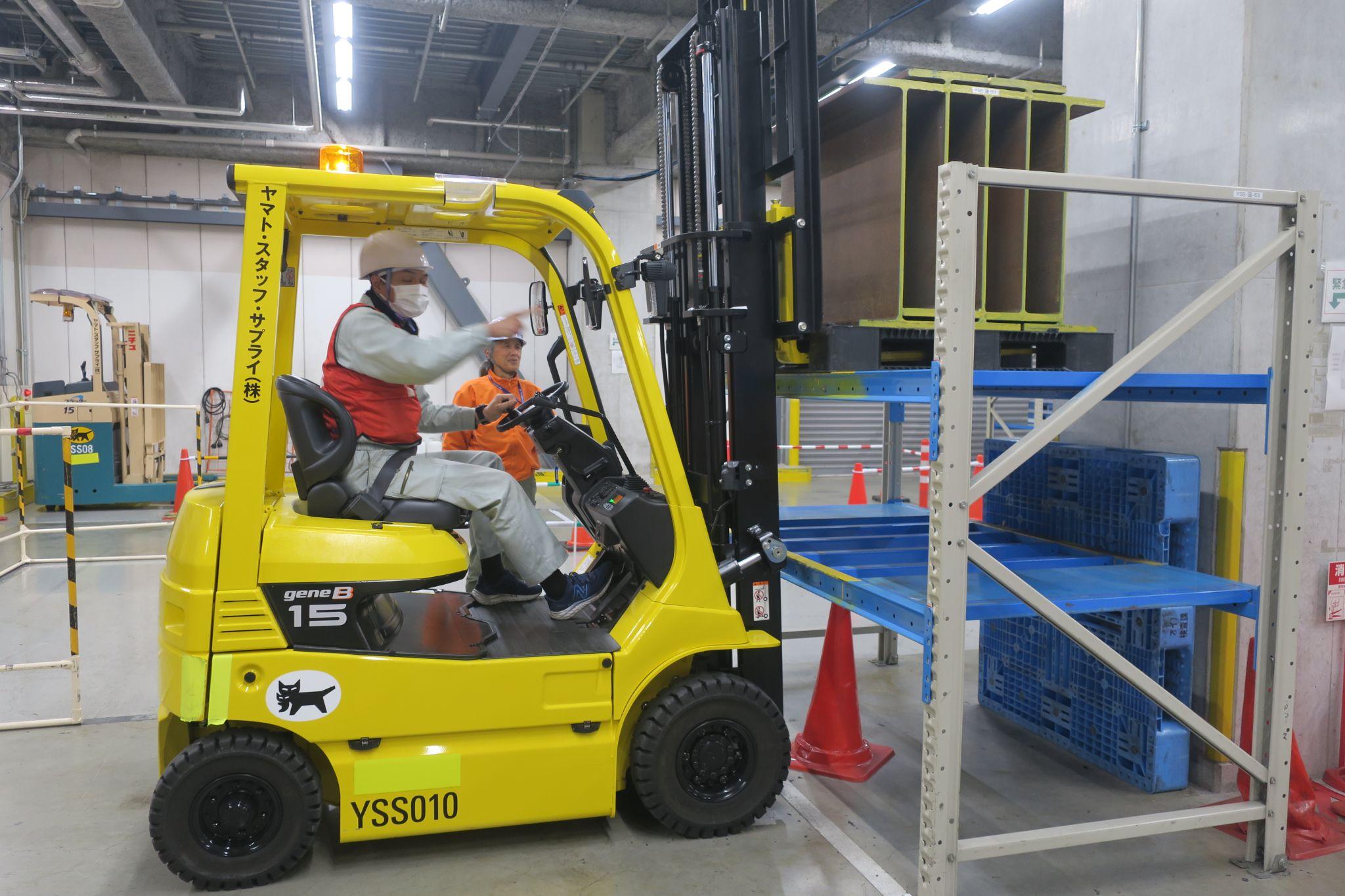 真剣な表情で競技に臨む選手