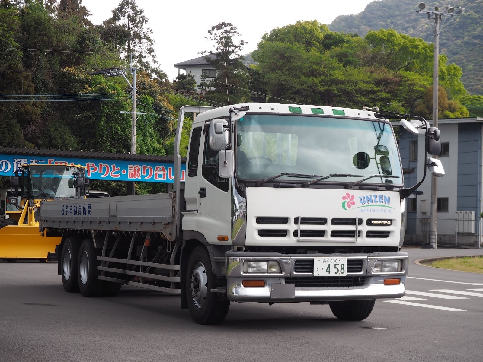 「大型トラックドライバー養成科」の教習で使用する大型車