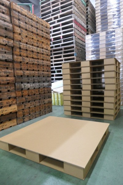 一部調理家電では段ボールパレットに切り替え、ワンウエー使用