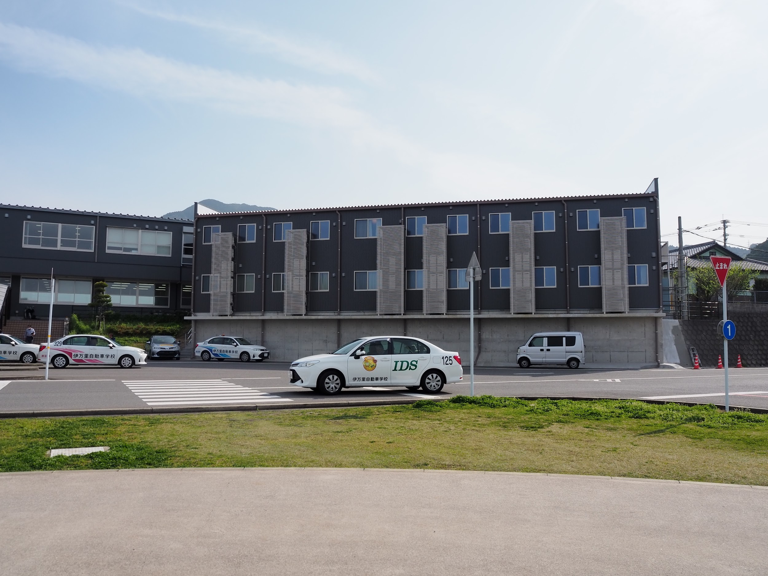 対面の利点を生かす（伊万里自動車学校）