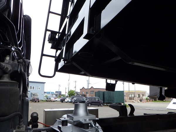 排気を利用してダンプトラックの荷台を温める「虎蝶」などを開発