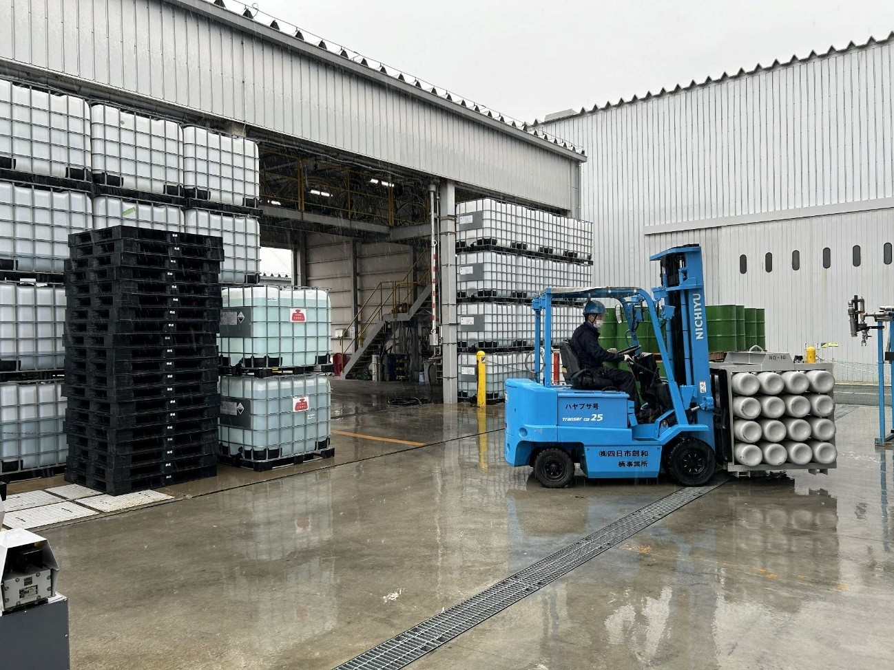 界面活性剤を充てんするケミカルステーションの専用施設<br>