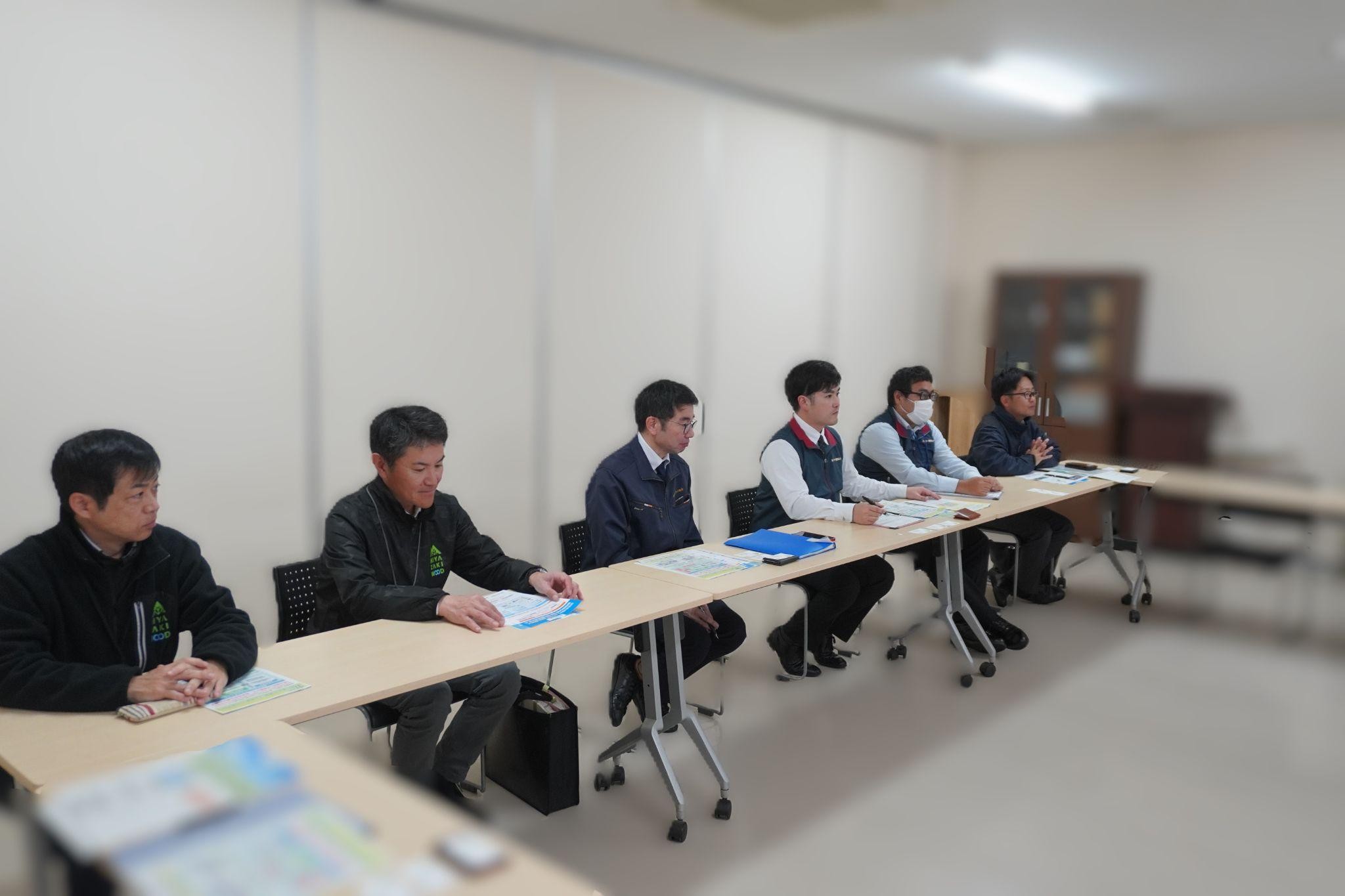 トラック・物流Gメンらが事業者を訪問（九運局提供）