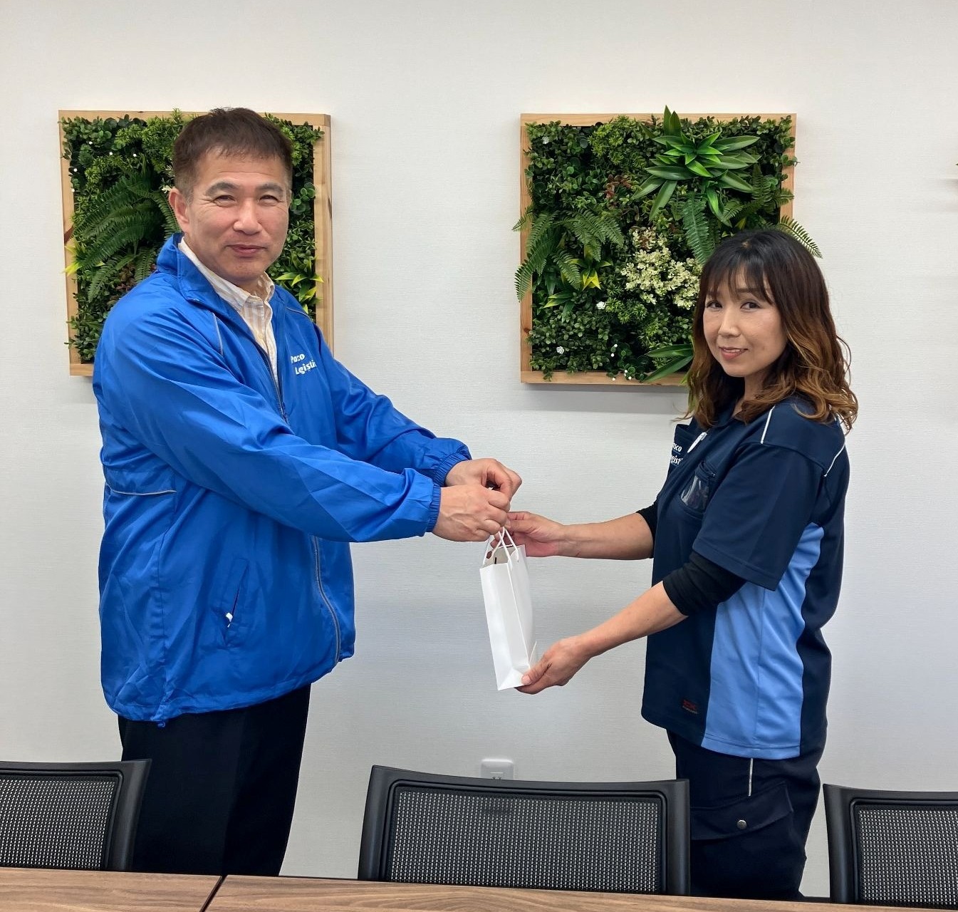全4カ所の営業所で所長が直接手渡し