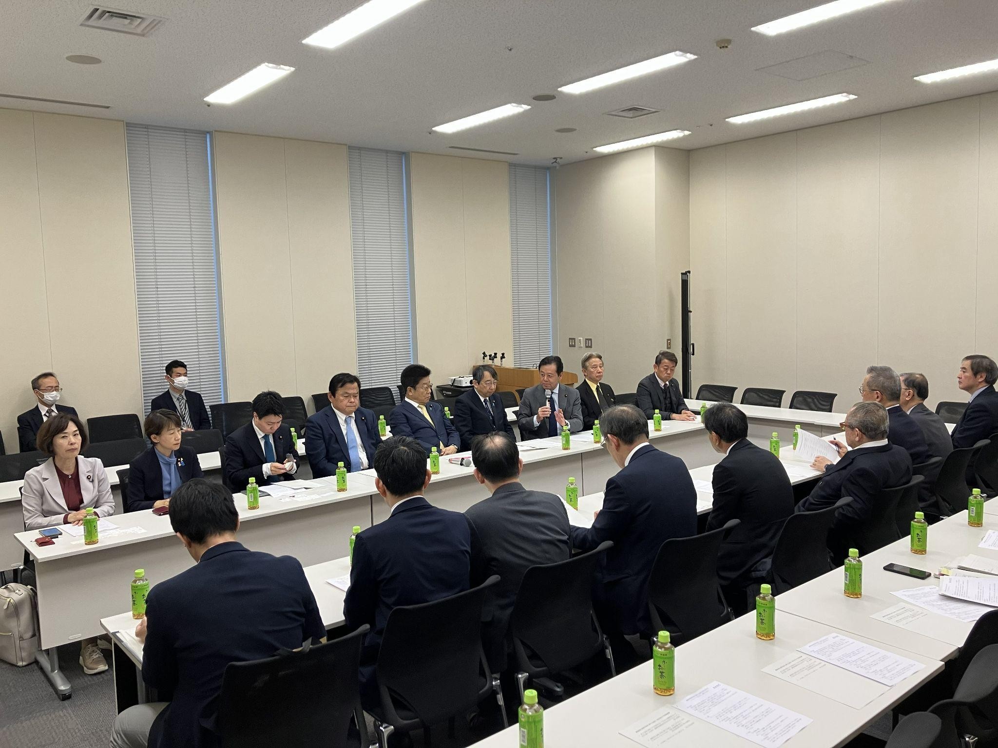 全党一致での改正案の再提出で合意（与野党実務者会議、3月3日）