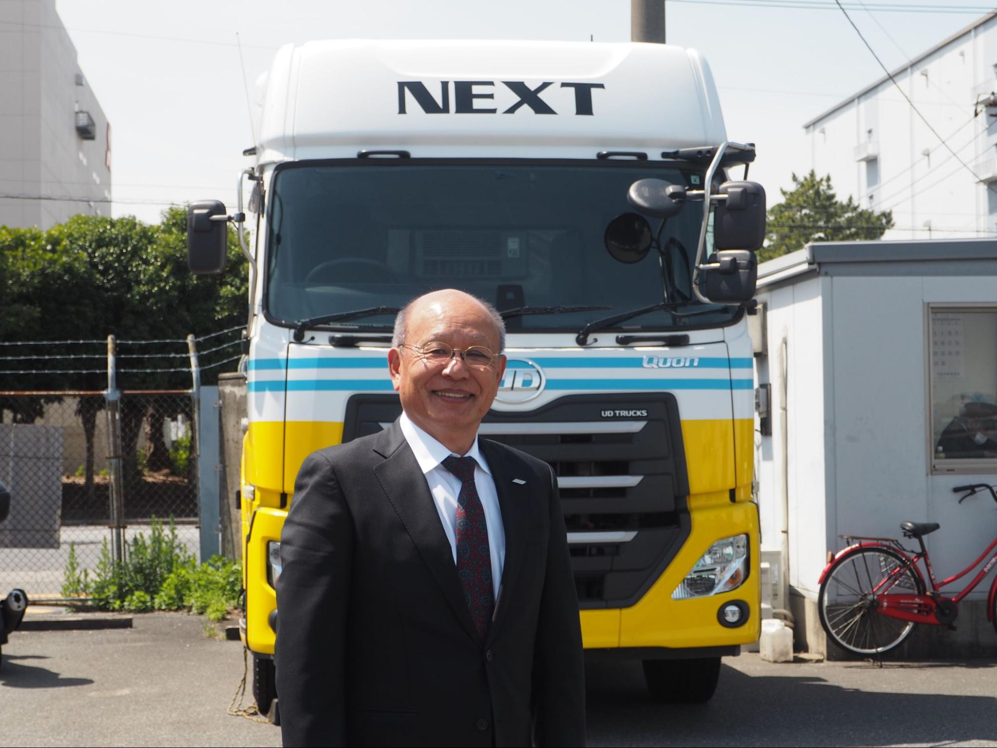 ネクストの車両と石田社長