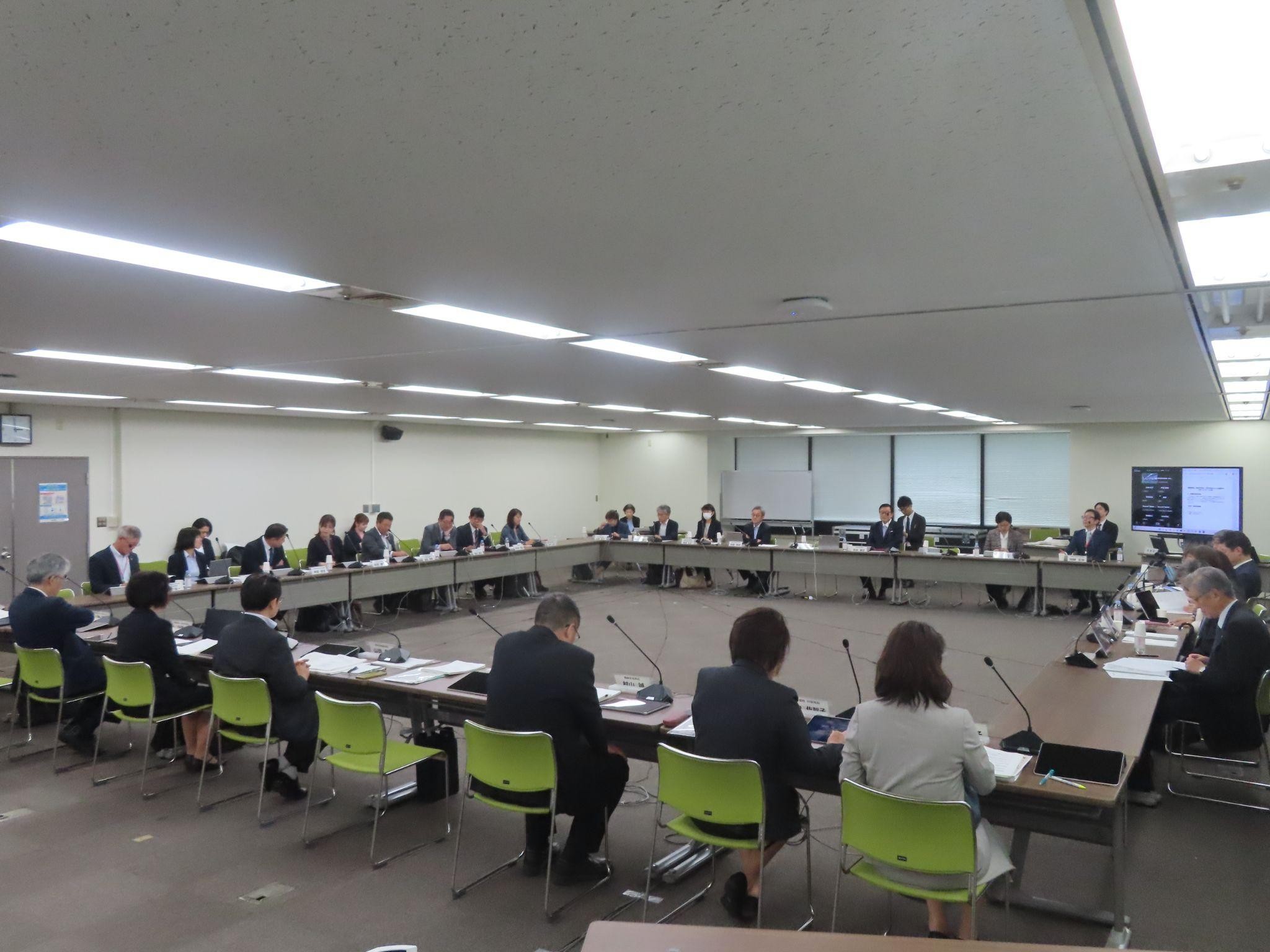 労政審の会合でも労使双方が意見