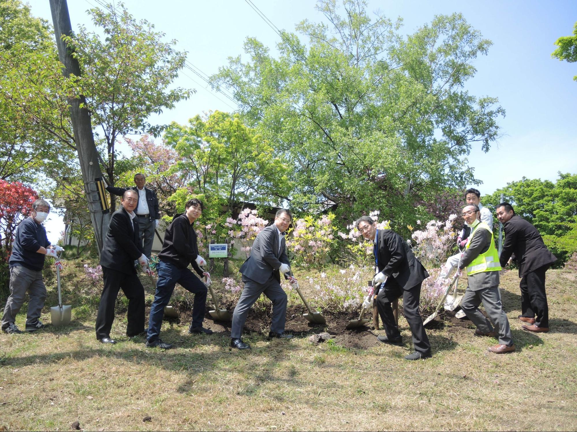 小樽公園で植樹を実施