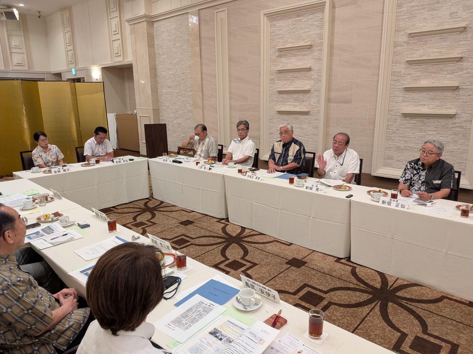 国会議員・県議との意見交換会で物流の課題を示す