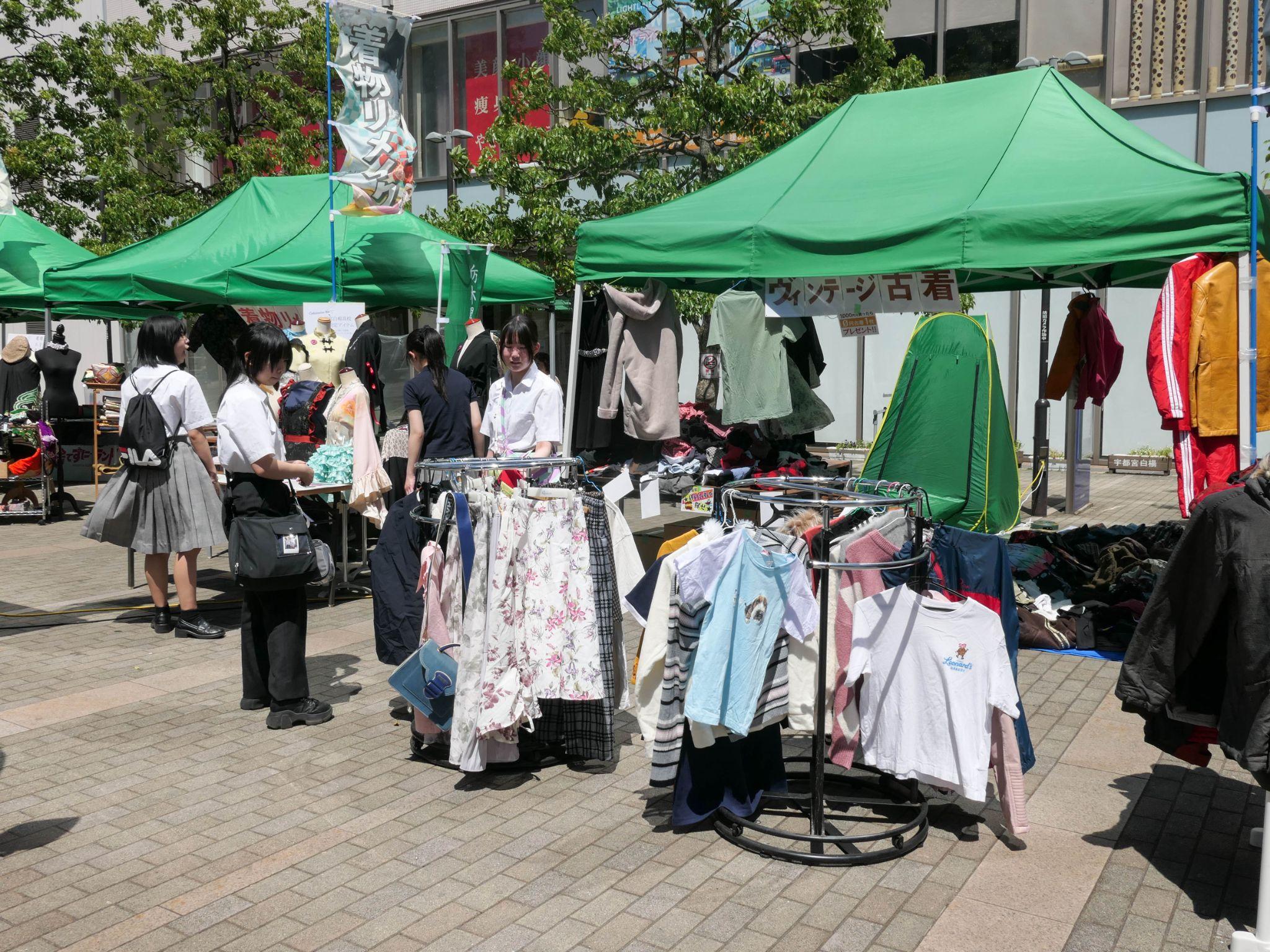 事業で集めた実用可能な家電製品などと、家庭の不用品を交換