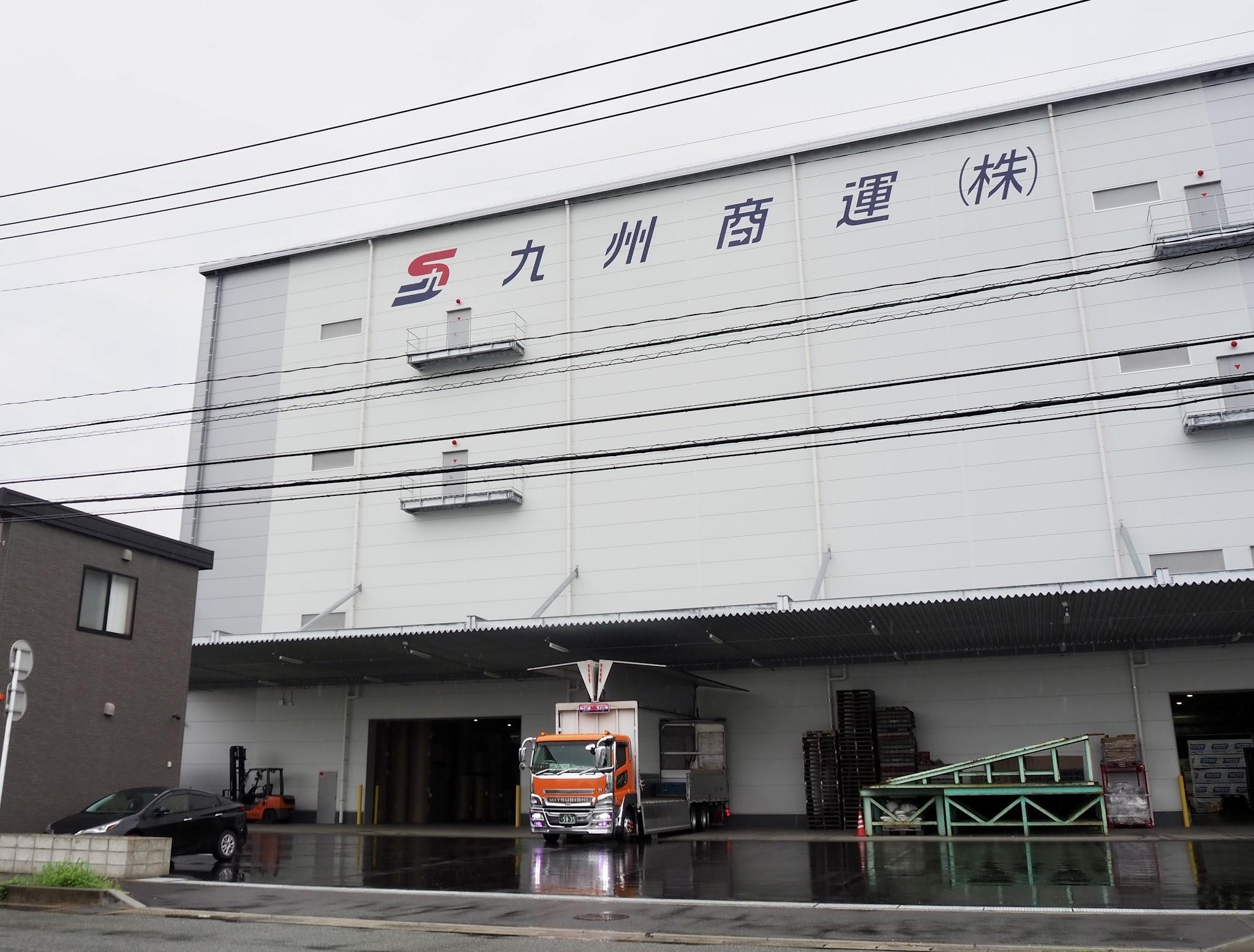 重量物に対応する4階建て常温倉庫