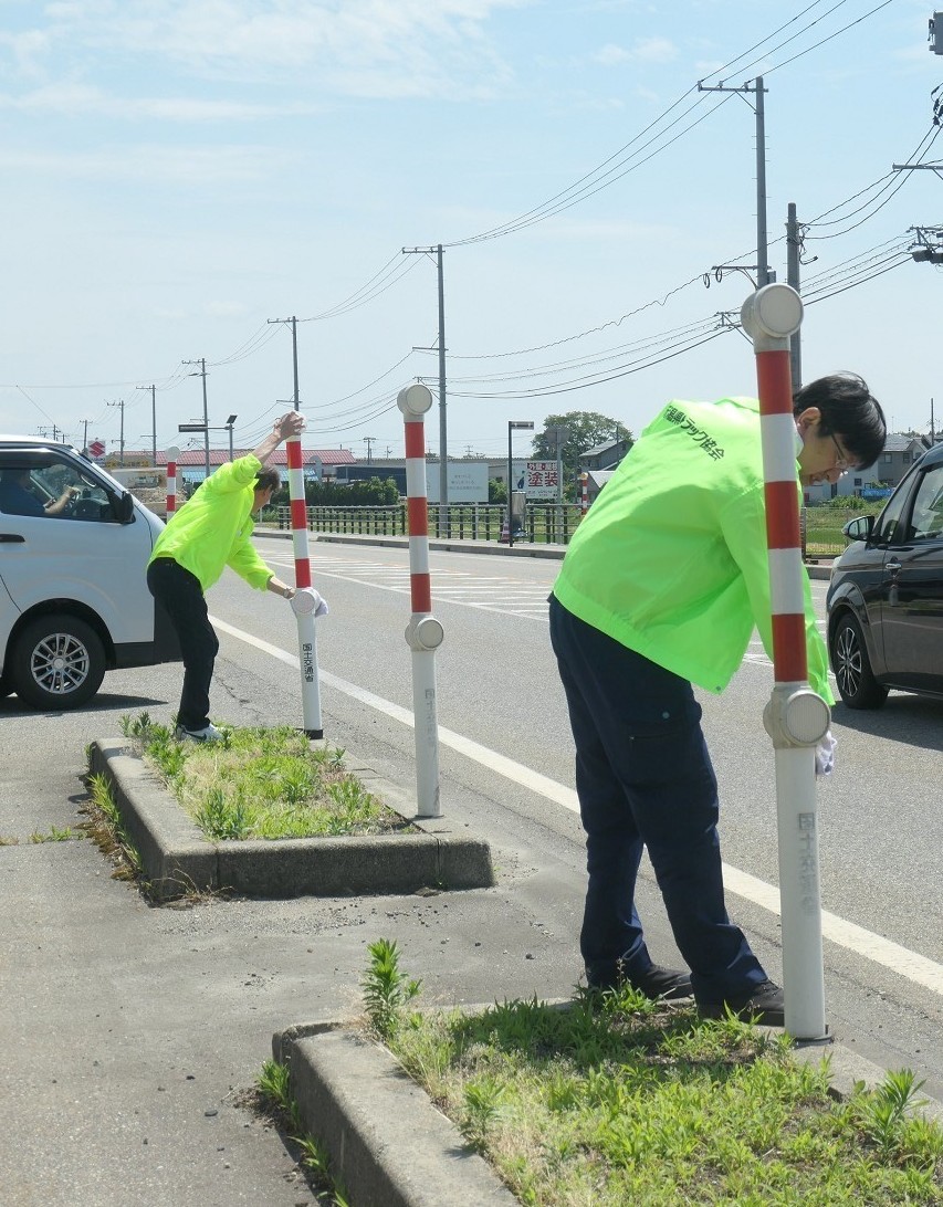 真夏日に近い気温の中で作業<br>
