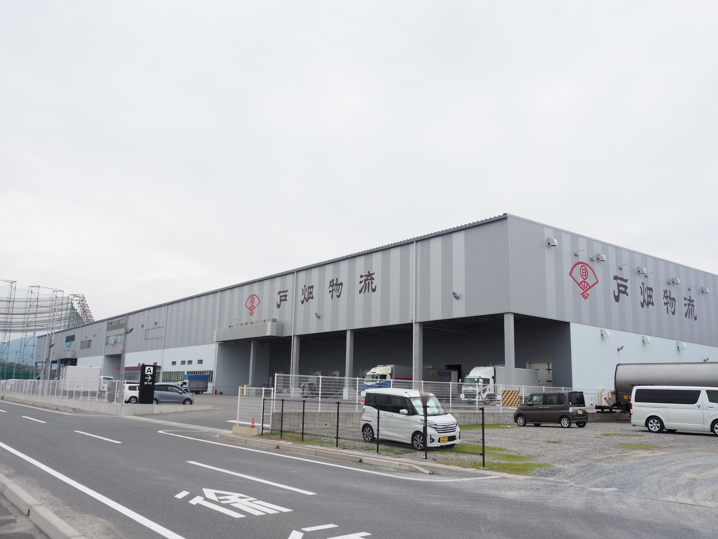 <br>倉庫内部に中央車路を設置