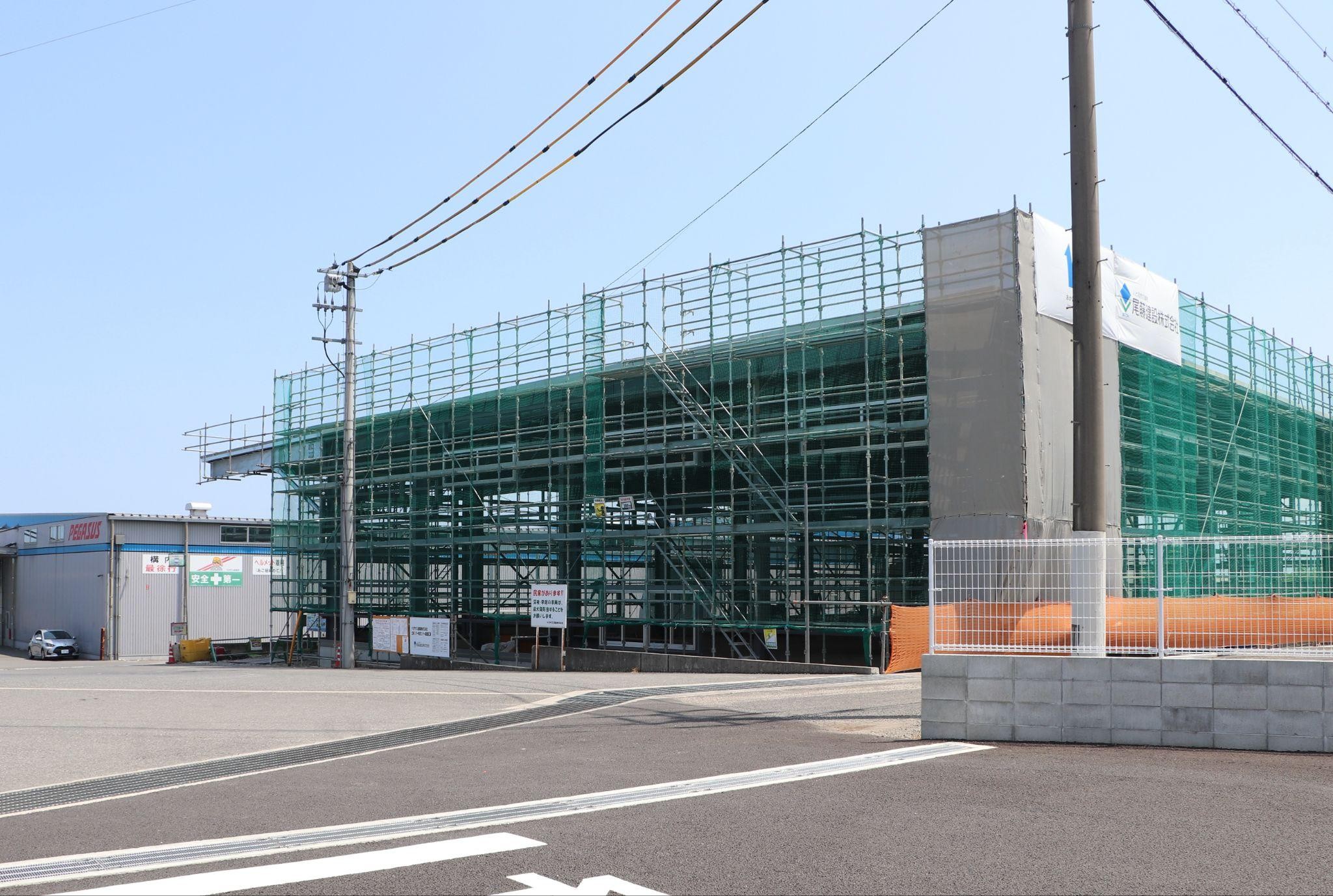 建設中の6棟目倉庫は既存倉庫の南に隣接