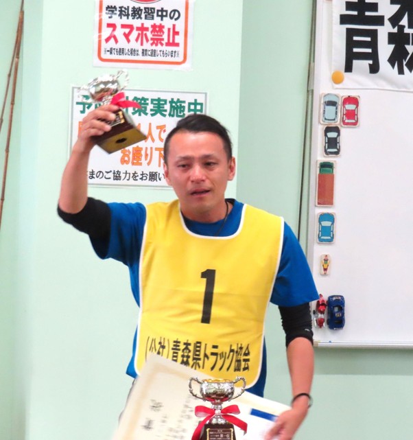 11トン部門を制した西濃運輸青森支店の坂田選手