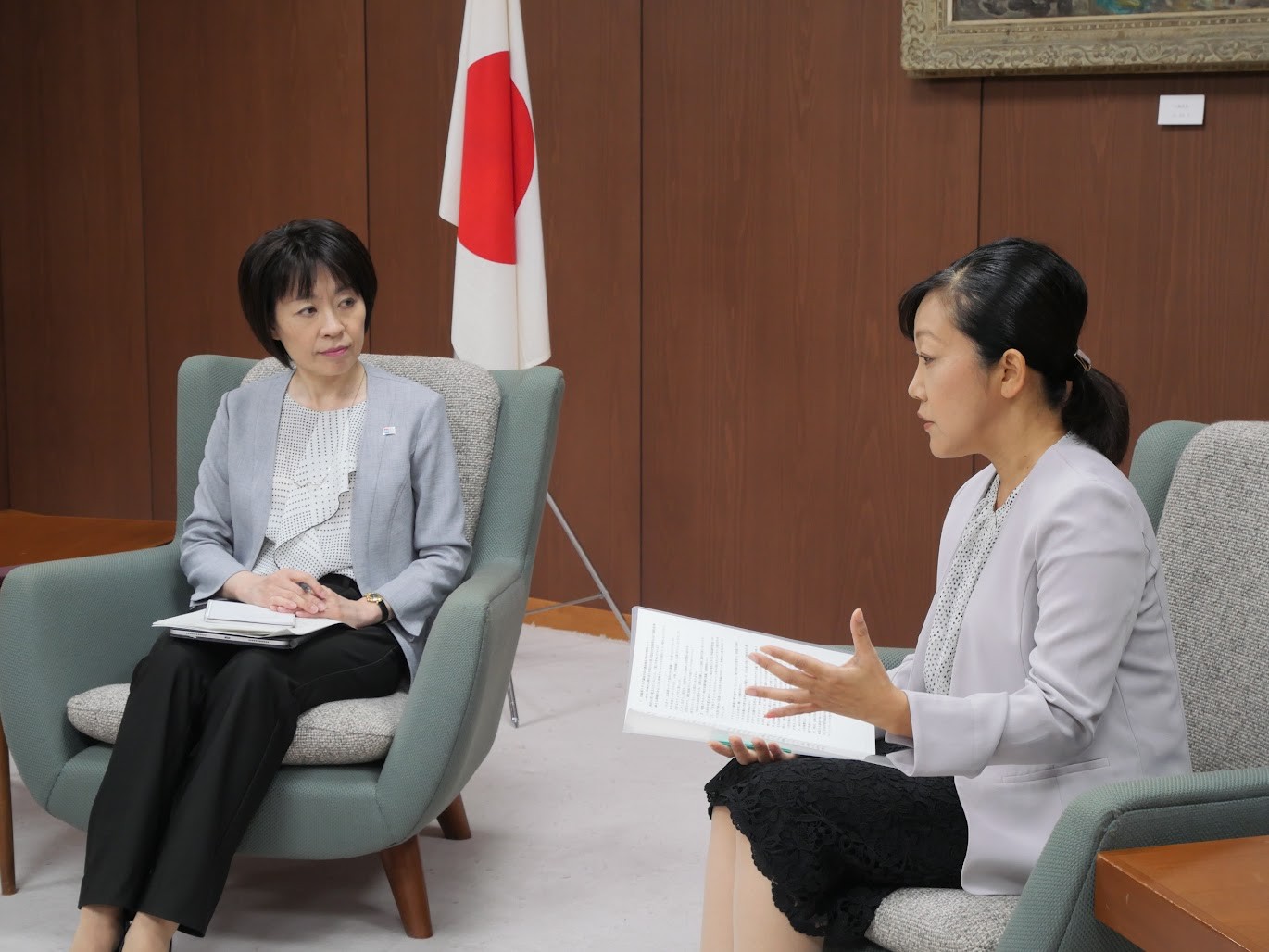 横田知事㊧に意見を伝える高橋部会長