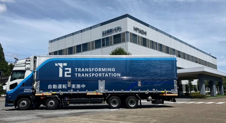 日立産機の空気圧縮機やサービス部品を輸送