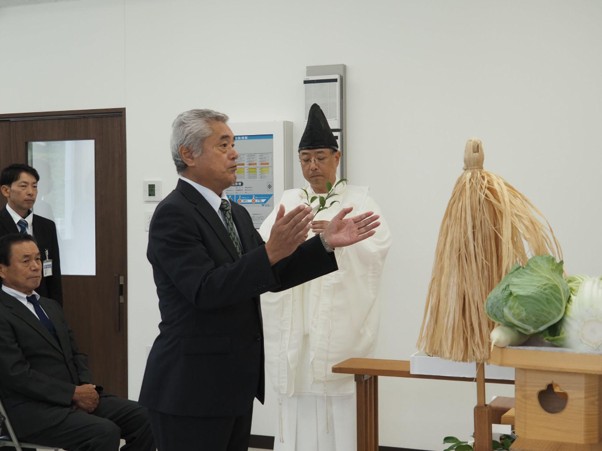 神事に臨む遠藤社長