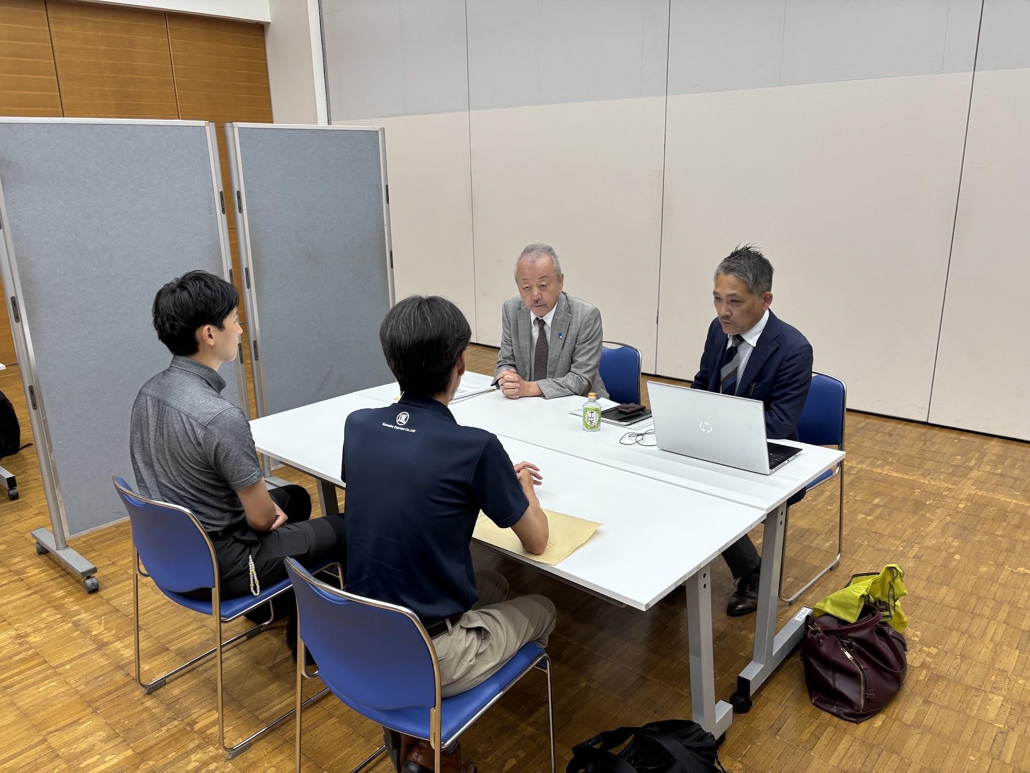 登録支援機関が個別相談に対応