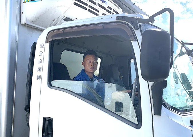 大型免許を取得したラズ氏