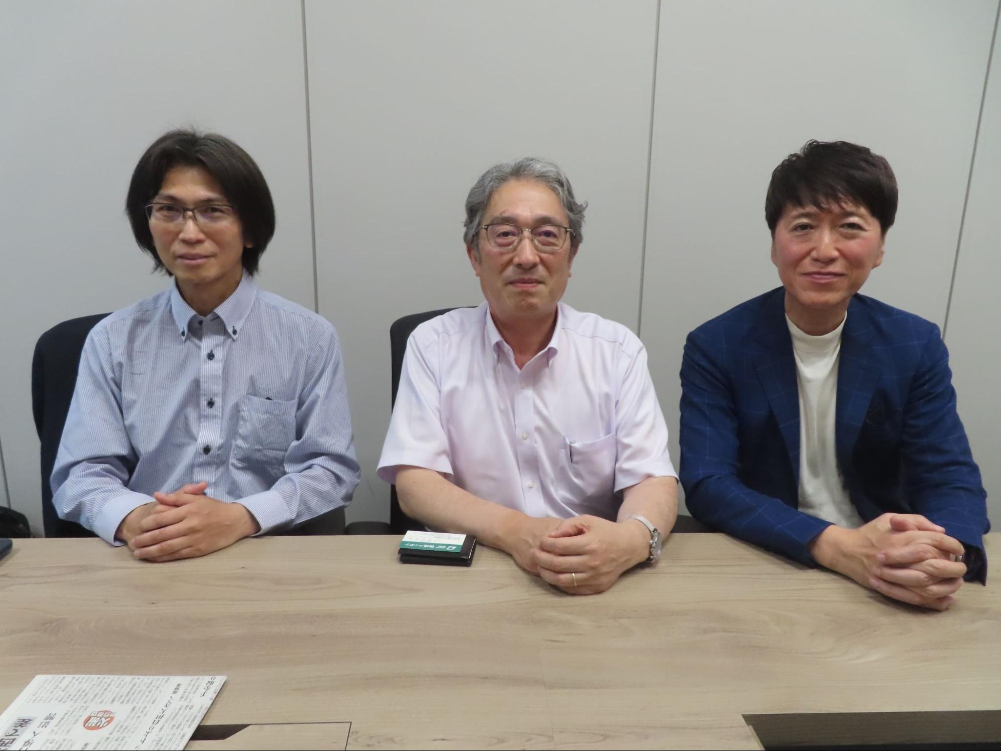 （左から）三井倉庫の福田・国内物流事業部門P＆M推進部マネージャー、伊藤忠ロジの山本・医薬品物流コンサルタント、ロジスティクスナイトジャパンの早田社長<br>