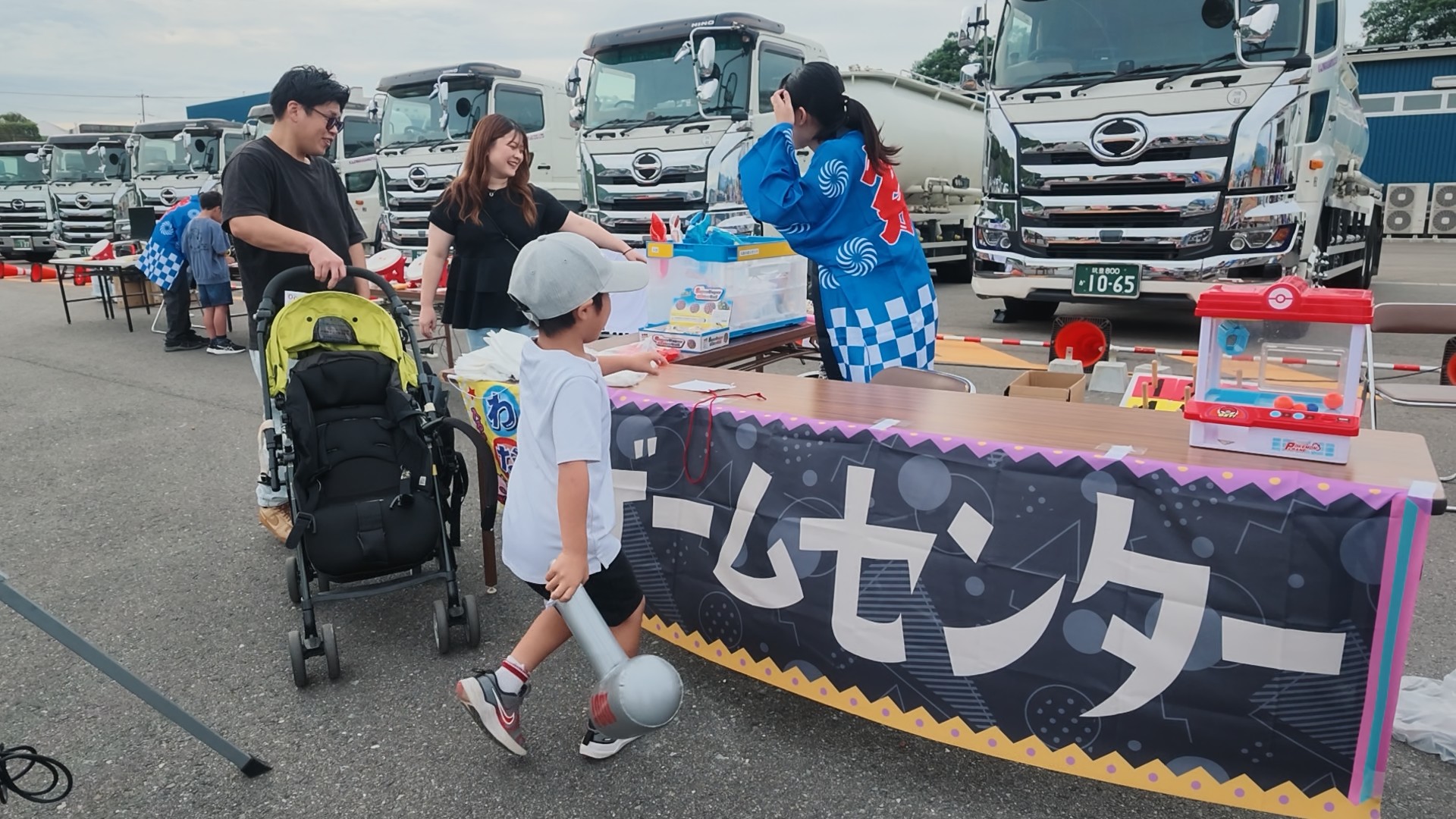 縁日コーナーで参加者が8種類の遊びを楽しむ