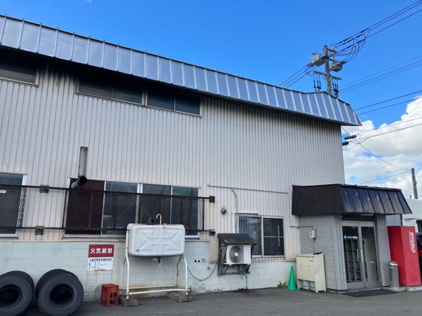 農産物や食品、工業製品、建材、飼料などさまざまな荷物を配送（本社）