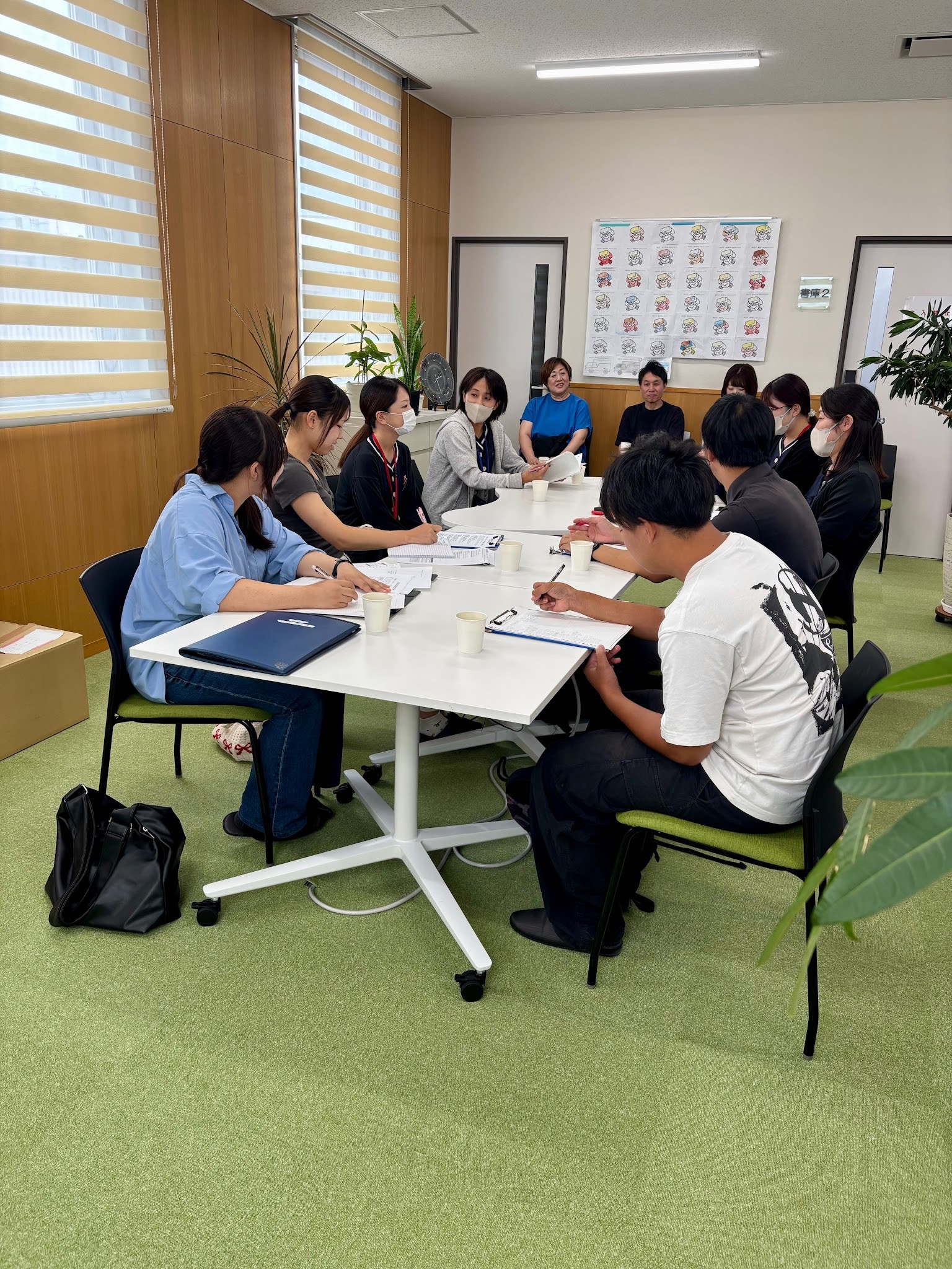 山口市のPJで大学生から取材を受ける